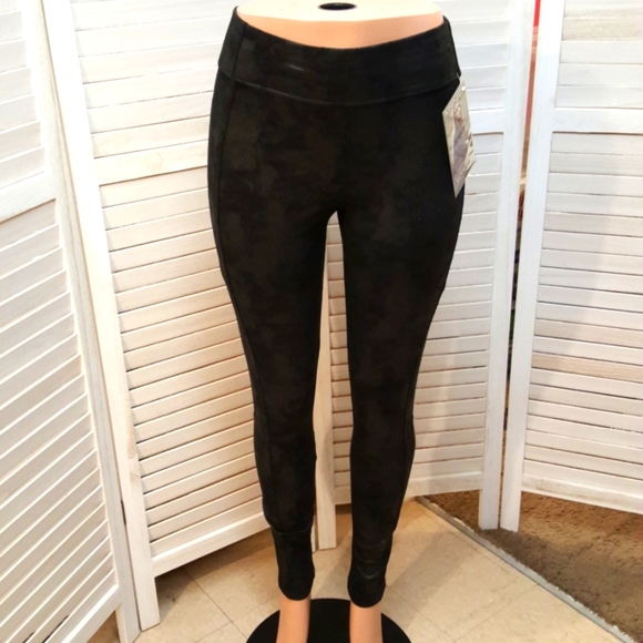 Pioneer Rose Women Velvet Pants - Picture 4 of 7